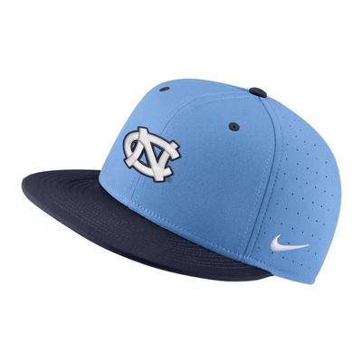 Carolina Nike Aero True Fitted Baseball Cap VALOR_BLUE/NAVY